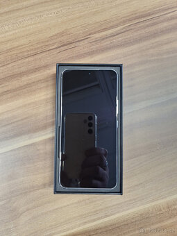SAMSUNG Galaxy S22 - 2
