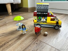 LEGO City 60150 Dodávka s pizzou - 2