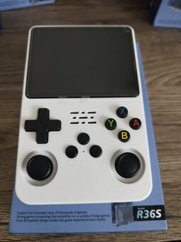 Handheld konzole R36S (verze ArkOS 2.0) +26000 her 128GB - 2