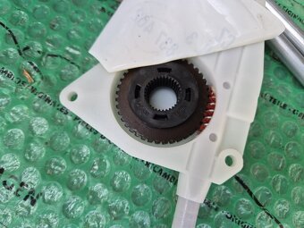 elektrická stahovačka pravého předního okna bez motorku Škod - 2