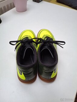 Sportovní obuv - sálová Nike - 2