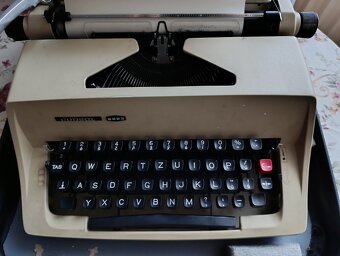 Kufříkový psací stroj Consul 2223 - 2