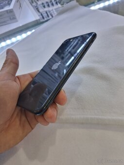 Apple iPhone SE 2020 64GB - 2