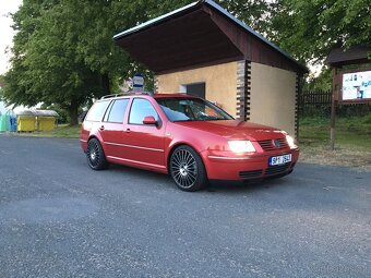 VW Bora Variant 1.8T Highline AUM - 2
