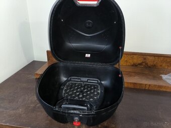 Horní kufr GIVI 30l s plotnou monolock - 2