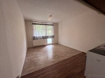 Pronájem, garsonka 24 m2 s balkonem, Moravský Beroun - 2
