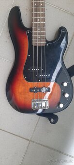Baskytara squier - 2