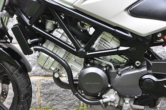 Prodám luxusní Hondu VTR 250, 2011, 12749 km. - 2