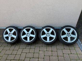 Volvo Pegasus R18 s pneu GoodYear Eagle F1 , po renovaci - 2