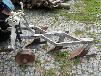 Pluh tříradličný za traktor - 2