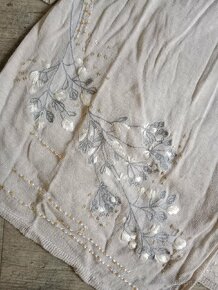 Svetřík s květinovou výšivkou, vel. 16 - 2