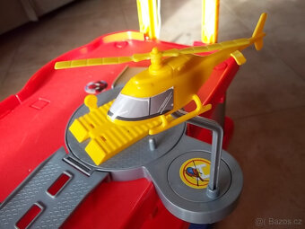 třípatrová garáž Bburago - 2