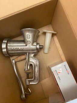 MLÝNEK NA MASO SFINX - 2