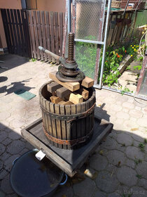 Ovocný lis s račnou - 2