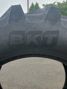 Pneu BKT 650 / 65 R42 - 2