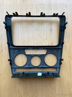 Rámeček konzole pro navigaci/rádio Škoda Octavia II - 2