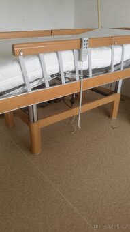 polohovatelné , pojízdné lůžko - 2