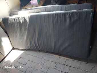 Prodám 2ks matrace 90x200cm, výška 28cm. - 2