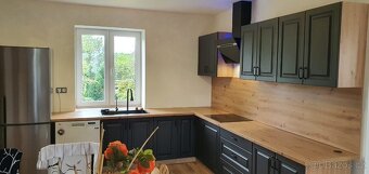 Vzorková matná kuchyňská sestava  270/310 cm + vysoká 6 - 2