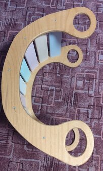 Montessori dřevěná duhová houpačka 74 cm x 40 cm - 2