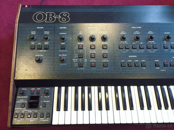 Oberheim OB-8 - Vintage syntezátorová syntezátorová klávesni - 2