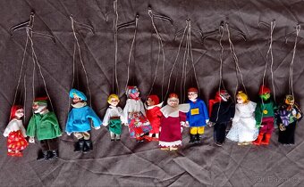 LOUTKOVÉ DIVADLO - 14 Ks loutek - Vše v textu - 2