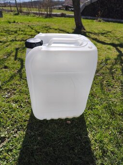 Plastové kanystry - 2