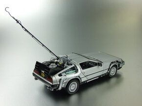 Sada 4x 1:24 DMC DeLorean ze serie Zpátky do Budoucnosti - 2