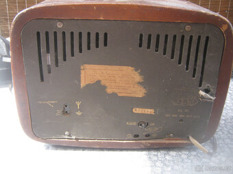 Prodám staré rádio TESLA R 545-490 kč. - 2