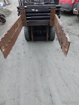 Rotační svěrací čelisti na VZV s bočním posuvem - 2