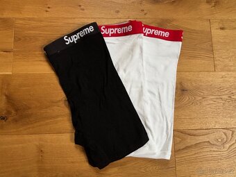 Supreme Hanes boxerky černé a bílé - 2