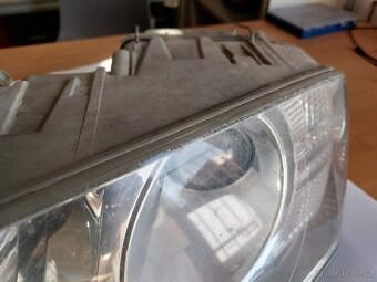 Levý xenon Octavia 2 před FL 2004-2008 - 2