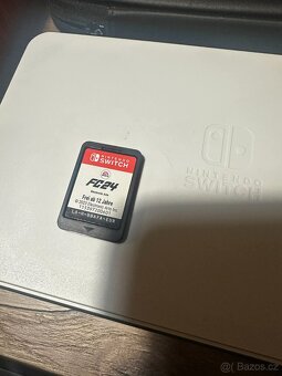 Nintendo switch OLED + hra + příslušenství - 2