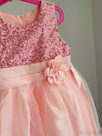 Růžové šaty s flitry - 2