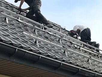 Montážní úchyt pro fotovoltaiku na šikmou plechovou střechu - 2