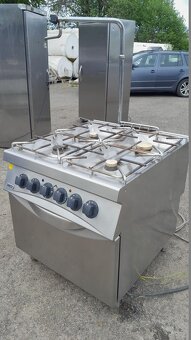 Kombinovaný gastro sporák Zanussi ( 4x plyn. hořák + el.pec - 2