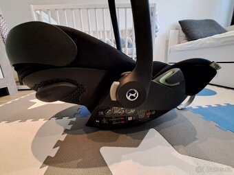 Autosedačka Cybex Cloud G i-Size Plus (Barva: Moon Black 202 - 2