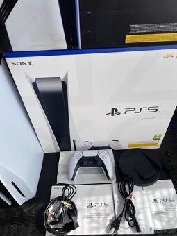 PS5 s mechanikou a příslušenství - 2