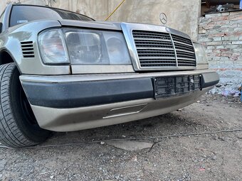 Přední nárazník Mercedes w124 - 2