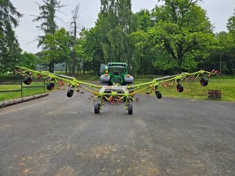 Obraceč Claas Volto 1050 T - 2