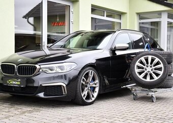 BMW Řada 5 M550d XD HUD B&W MASAŽ PANO - 2