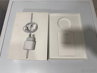 Apple iPad 6th generation A1893 White 32gb - 2