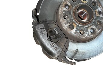 Levá přední těhlice Škoda Octavia 3 r.v. 2017 - 2