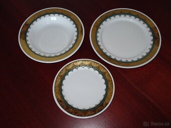 Souprava zlaceného karlovarského porcelánu - 2