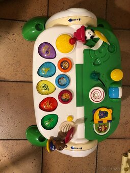 Interaktivní hrací hrazdička, stoleček Chicco - 2