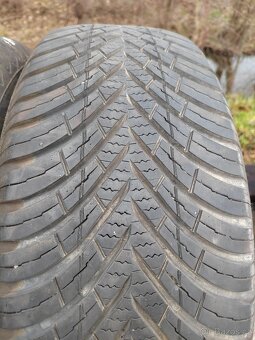 Prodám 2ks celoročních pneu 205/55/16 Vredestein Quatrac 91H - 2