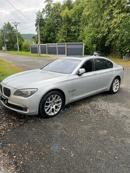 BMW 740i - 2