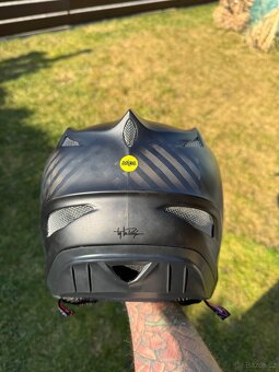 Troy Lee design - 2