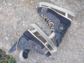 Prodám staré dětské brusle Botas - 2