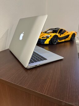 MacBook Air 13" (Early 2015) - 2